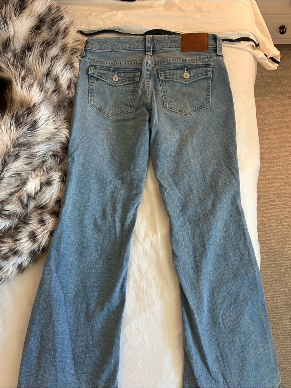 Lucky Brand Light Wash Flare Low Rise Jeans 6/28